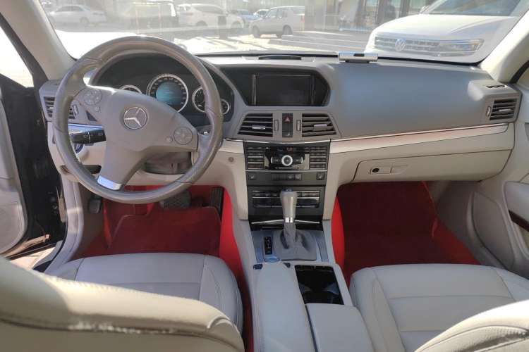 Used Mercedes-Benz E-Class 2010 E 260 CGI Coupe Center Console