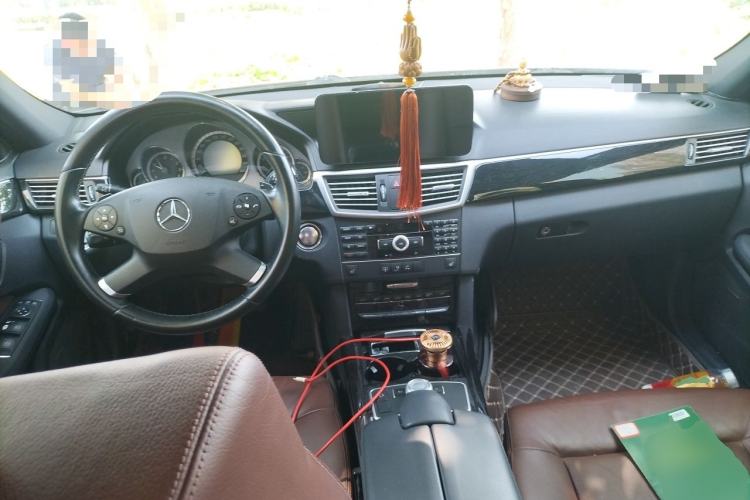 Used Mercedes-Benz E-Class 2010 E 300 L Fashion Model Center Console