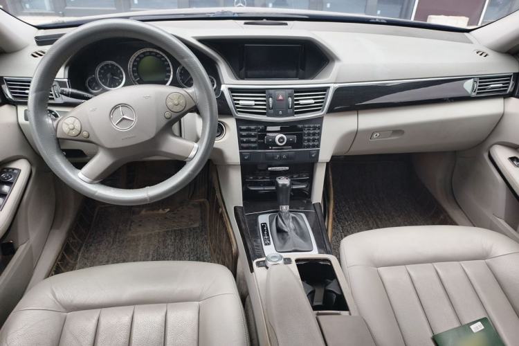 Used Mercedes-Benz E-Class 2010 E 200 CGI Elegant Model Center Console