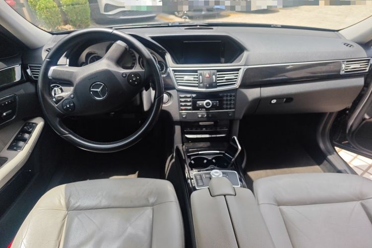 Used Mercedes-Benz E-Class 2010 E 300 L Fashion Model Center Console