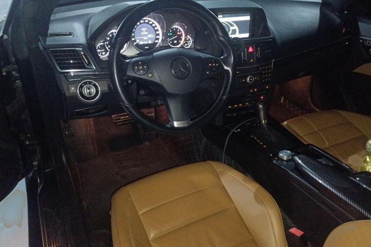 Used Mercedes-Benz E-Class 2010 E 260 CGI Coupe Center Console