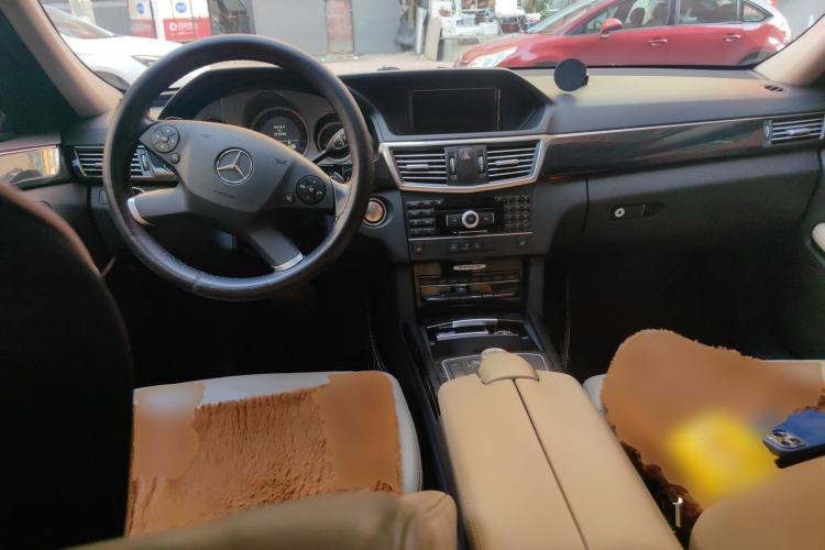 Used Mercedes-Benz E-Class 2010 E 300 L Fashion Model Center Console