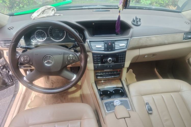 Used Mercedes-Benz E-Class 2010 E 300 Elegant Luxury Edition Center Console