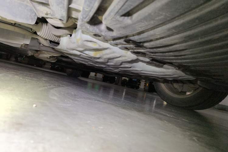 Used Mercedes-Benz E-Class 2010 E 200 CGI Elegant Model Chassis Front Right