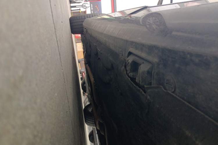 Used Mercedes-Benz E-Class 2010 E 300 L Fashion Model Chassis Rear Left