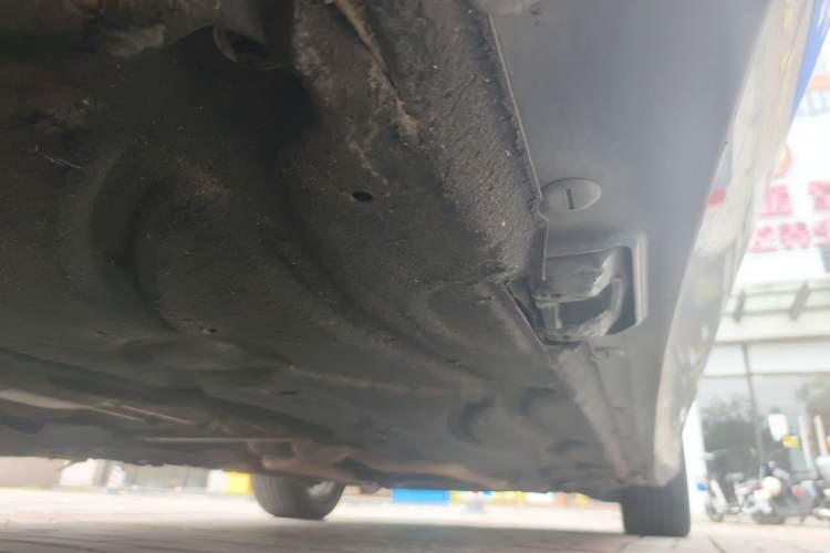 Used Mercedes-Benz E-Class 2010 E 300 L Fashion Model Chassis Rear Right