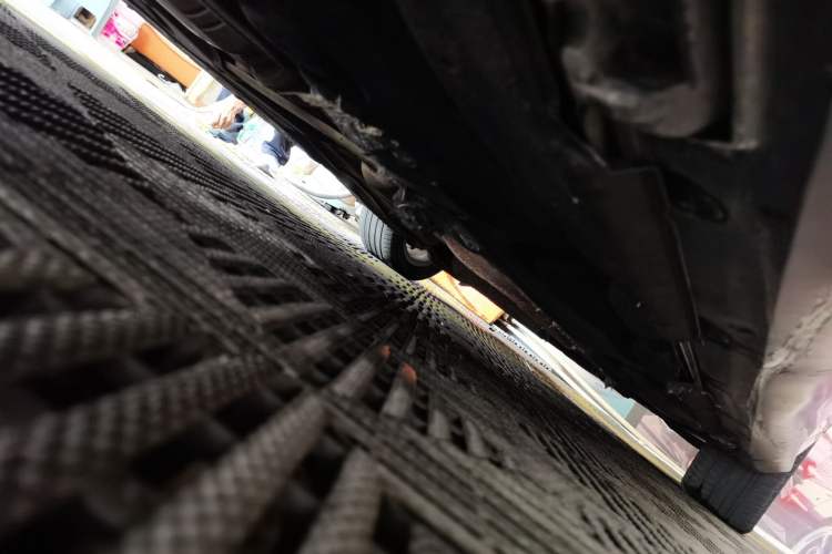 Used Mercedes-Benz E-Class 2010 E 200 CGI Elegant Model Chassis Rear Right