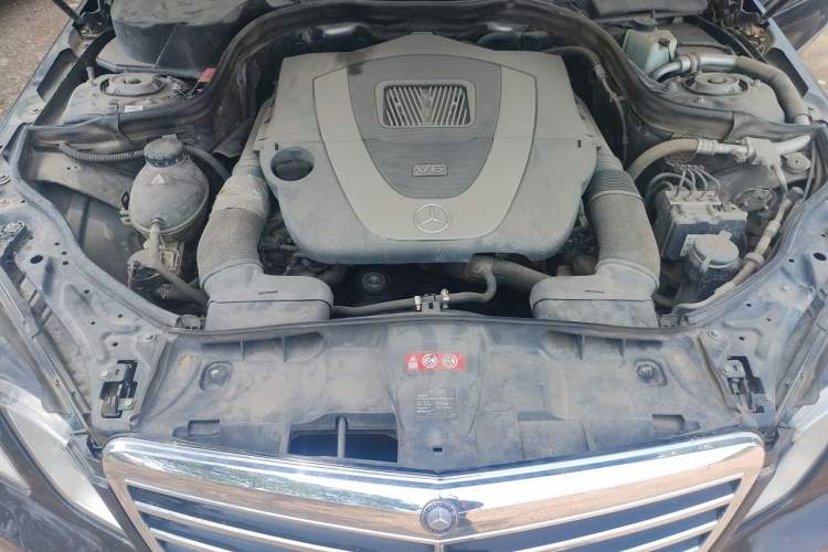 Used Mercedes-Benz E-Class 2010 E 300 L Fashion Model Engine Bay