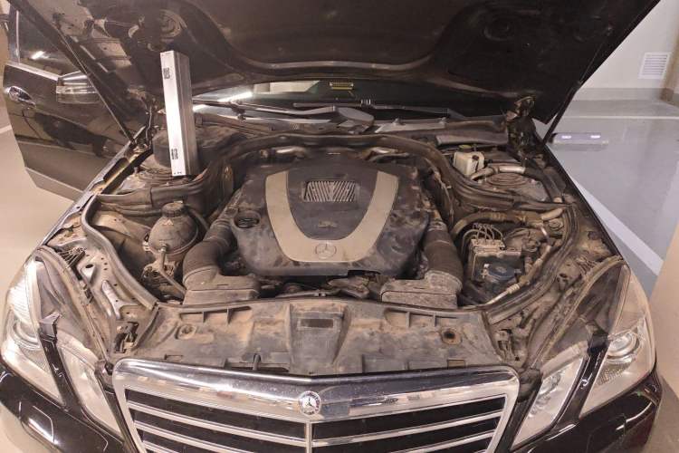 Used Mercedes-Benz E-Class 2010 E 300 L Fashion Model Engine Bay