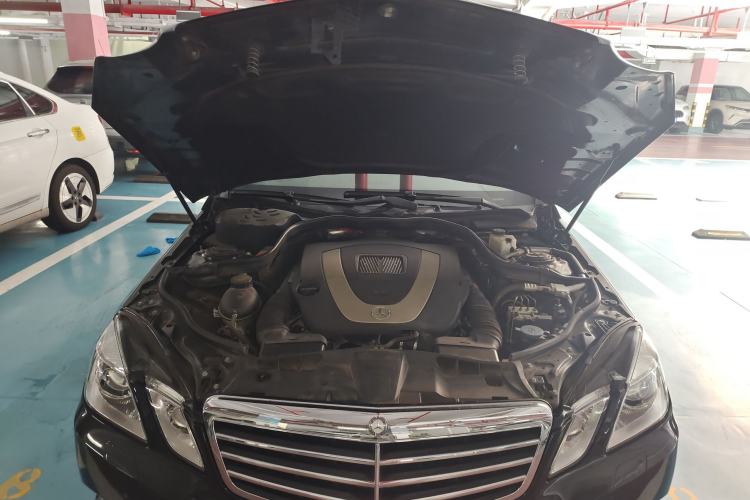 Used Mercedes-Benz E-Class 2010 E 300 Fashion Luxury Edition Engine Bay
