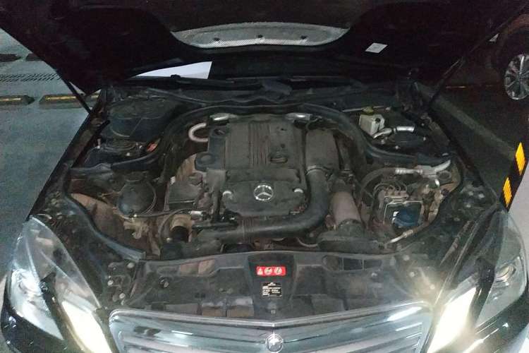 Used Mercedes-Benz E-Class 2010 E 200 CGI Elegant Model Engine Bay