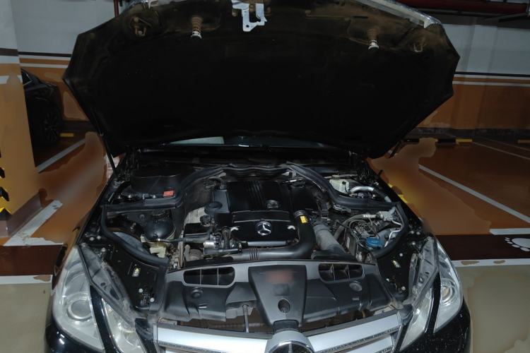 Used Mercedes-Benz E-Class 2010 E 260 CGI Coupe Engine Bay