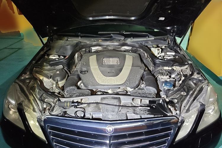 Used Mercedes-Benz E-Class 2010 E 300 L Fashion Model Engine Bay