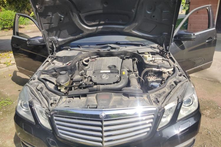 Used Mercedes-Benz E-Class 2010 E 260 L CGI Elegant Model Engine Bay