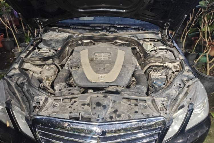 Used Mercedes-Benz E-Class 2010 E 300 L Fashion Model Engine Bay
