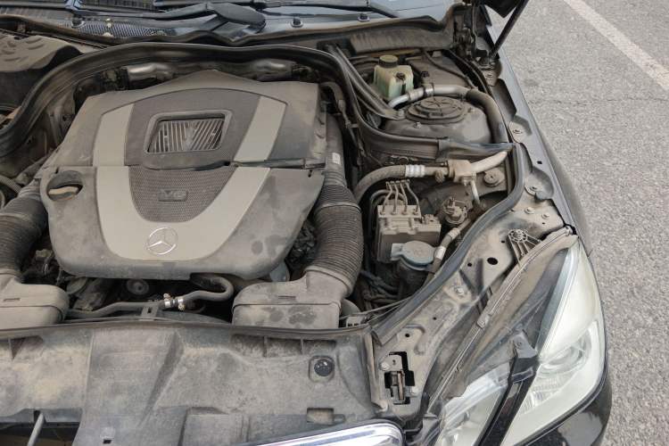 Used Mercedes-Benz E-Class 2010 E 300 Fashion Luxury Edition Engine Bay Left