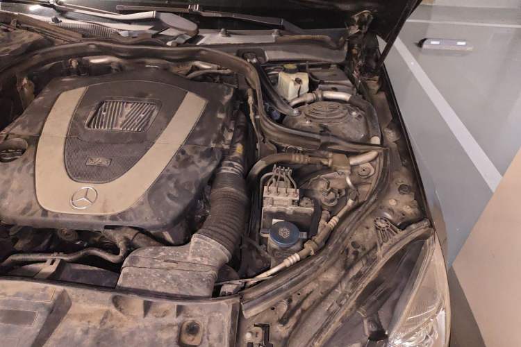 Used Mercedes-Benz E-Class 2010 E 300 L Fashion Model Engine Bay Left