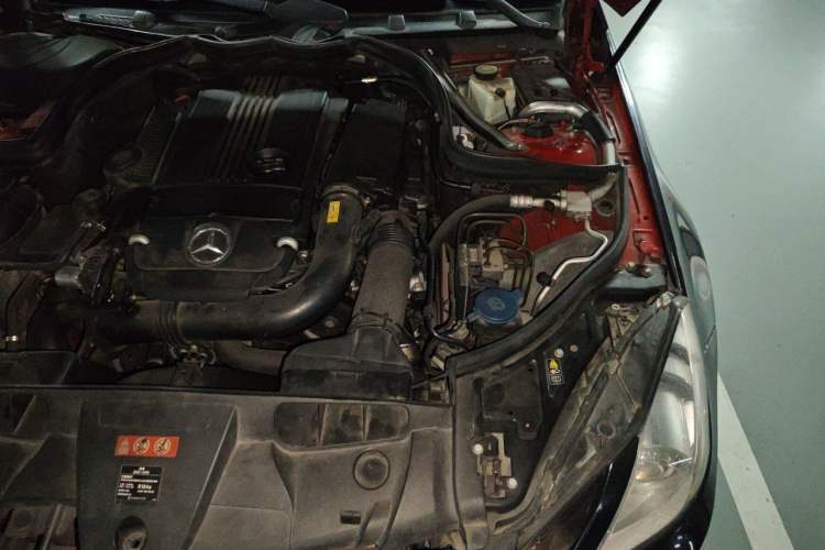 Used Mercedes-Benz E-Class 2010 E 260 CGI Coupe Engine Bay Left