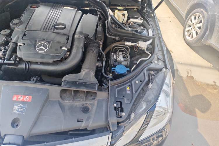 Used Mercedes-Benz E-Class 2010 E 260 CGI Coupe Engine Bay Left