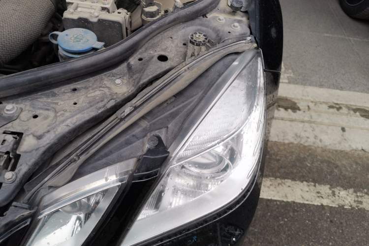 Used Mercedes-Benz E-Class 2010 E 300 L Fashion Model Engine Bay Left