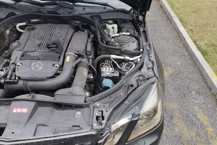 Used Mercedes-Benz E-Class 2010 E 260 CGI Fashion Model Engine Bay Left