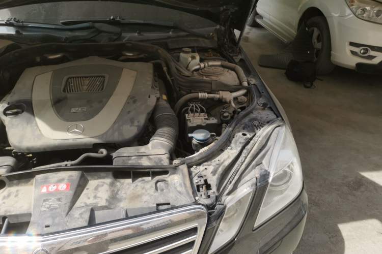 Used Mercedes-Benz E-Class 2010 E 300 L Fashion Model Engine Bay Left