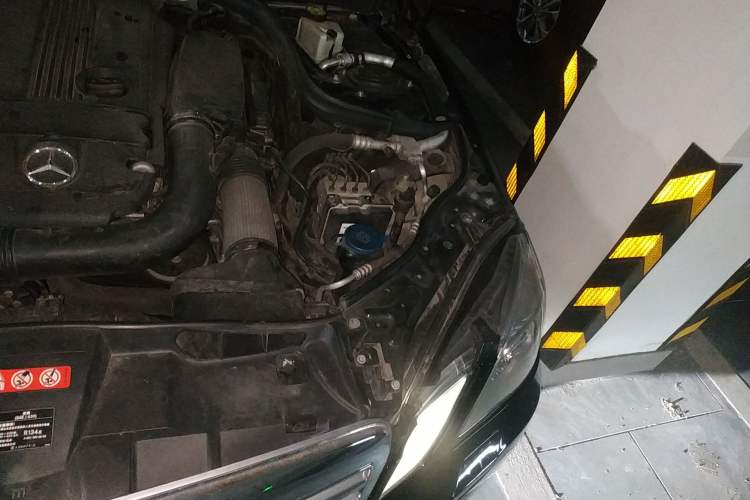 Used Mercedes-Benz E-Class 2010 E 200 CGI Elegant Model Engine Bay Left
