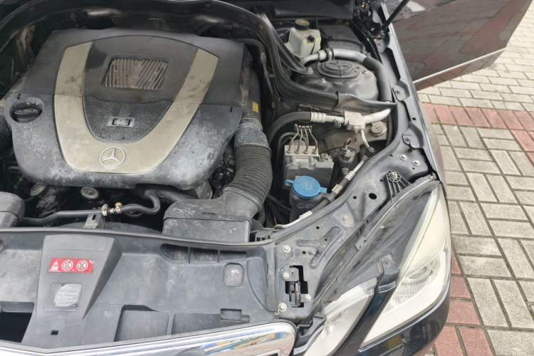 Used Mercedes-Benz E-Class 2010 E 300 L Fashion Model Engine Bay Left