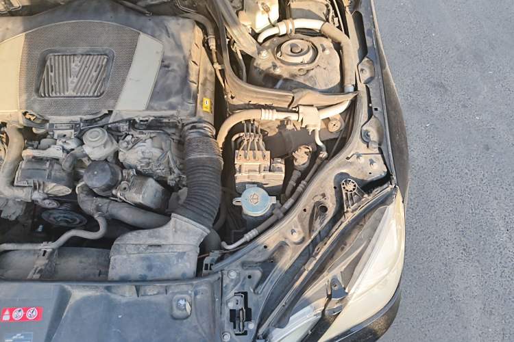 Used Mercedes-Benz E-Class 2010 E 300 L Fashion Model Engine Bay Left
