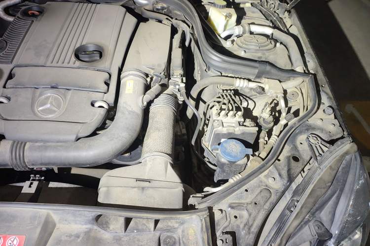 Used Mercedes-Benz E-Class 2010 E 200 CGI Elegant Model Engine Bay Left