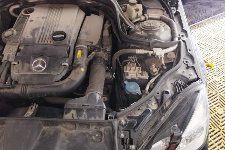 Used Mercedes-Benz E-Class 2010 E 200 CGI Elegant Model Engine Bay Left