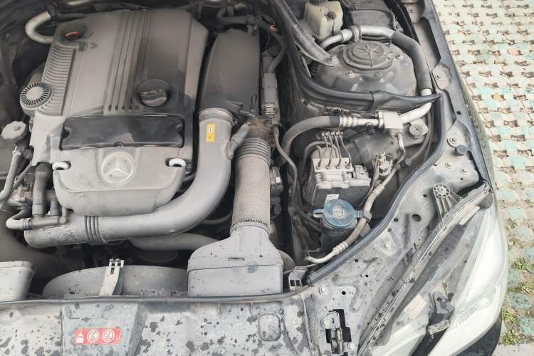 Used Mercedes-Benz E-Class 2010 E 200 CGI Elegant Model Engine Bay Left