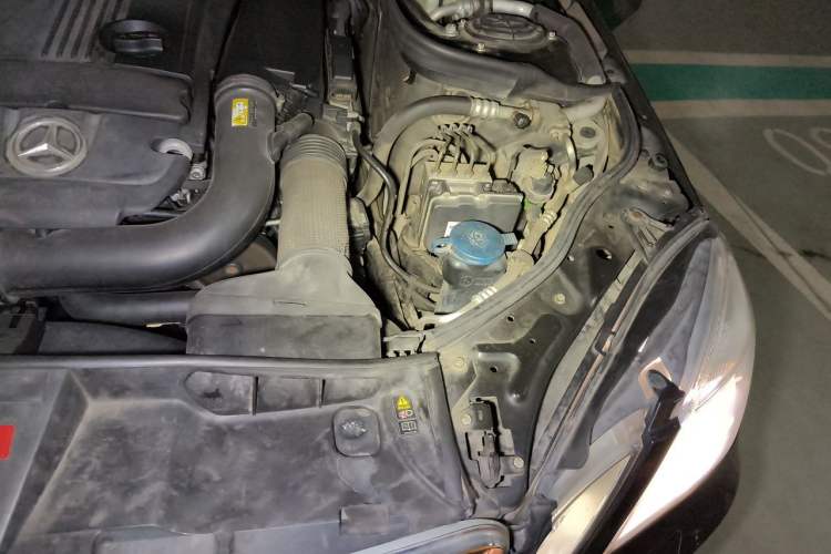 Used Mercedes-Benz E-Class 2010 E 200 CGI Elegant Model Engine Bay Left