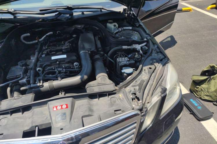 Used Mercedes-Benz E-Class 2010 E 260 L CGI Elegant Model Engine Bay Left