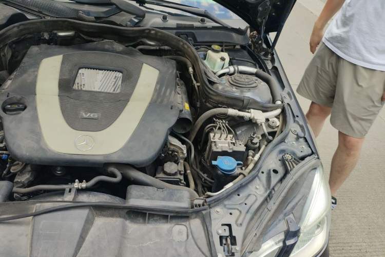Used Mercedes-Benz E-Class 2010 E 300 L Fashion Model Engine Bay Left