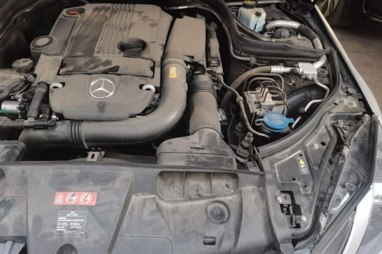 Used Mercedes-Benz E-Class 2010 E 260 CGI Coupe Engine Bay Left