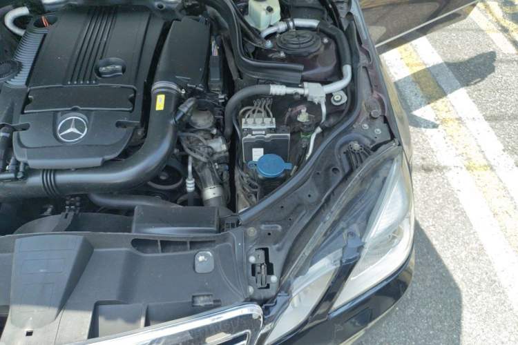 Used Mercedes-Benz E-Class 2010 E 260 CGI Fashion Model Engine Bay Left