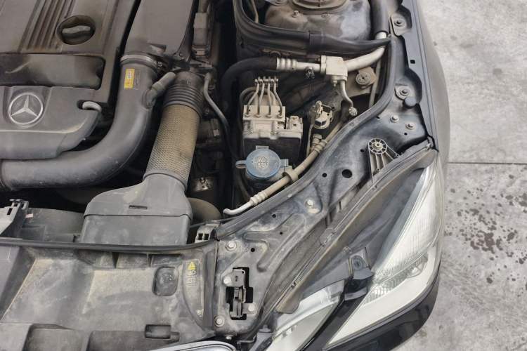 Used Mercedes-Benz E-Class 2010 E 200 CGI Elegant Model Engine Bay Left