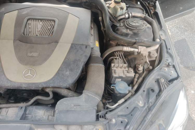 Used Mercedes-Benz E-Class 2010 E 300 Elegant Luxury Edition Engine Bay Left