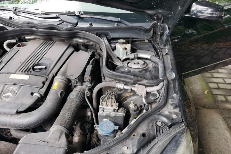 Used Mercedes-Benz E-Class 2010 E 260 L CGI Elegant Model Engine Bay Left