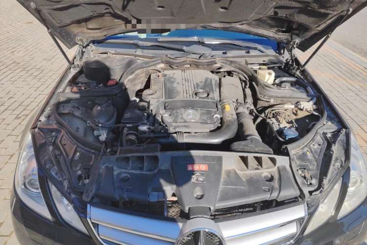Used Mercedes-Benz E-Class 2010 E 260 CGI Coupe Engine Bay
