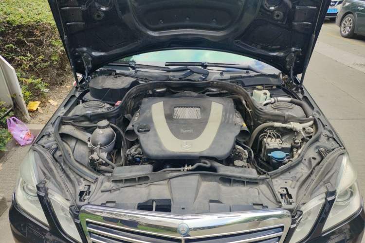 Used Mercedes-Benz E-Class 2010 E 300 L Fashion Model Engine Bay
