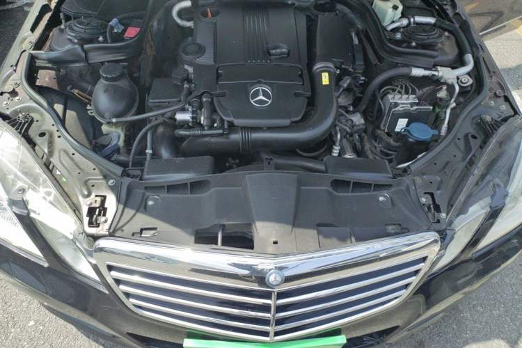 Used Mercedes-Benz E-Class 2010 E 260 CGI Fashion Model Engine Bay