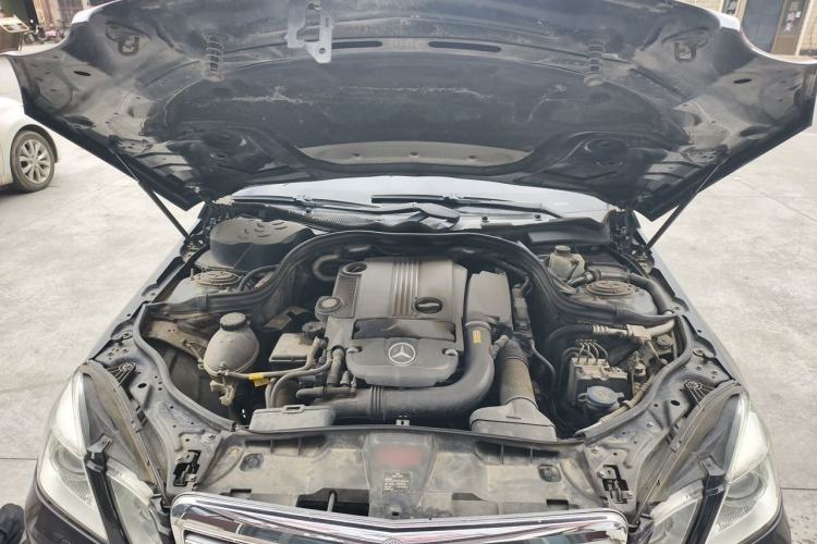 Used Mercedes-Benz E-Class 2010 E 200 CGI Elegant Model Engine Bay