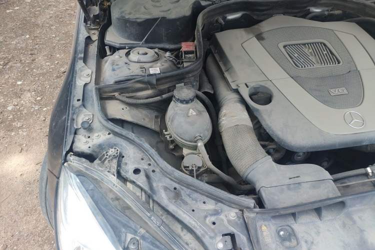Used Mercedes-Benz E-Class 2010 E 300 L Fashion Model Engine Bay Right