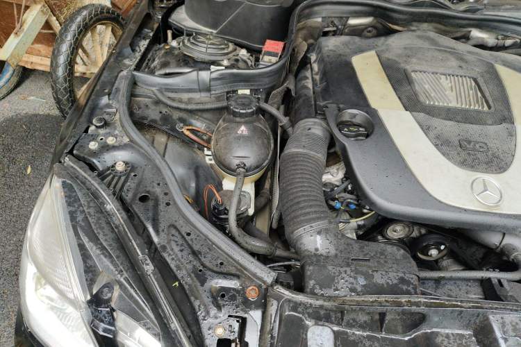 Used Mercedes-Benz E-Class 2010 E 300 Fashion Luxury Edition Engine Bay Right