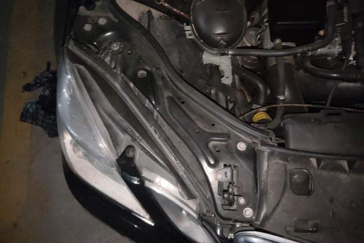 Used Mercedes-Benz E-Class 2010 E 200 CGI Elegant Model Engine Bay Right