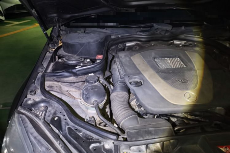 Used Mercedes-Benz E-Class 2010 E 300 L Fashion Model Engine Bay Right