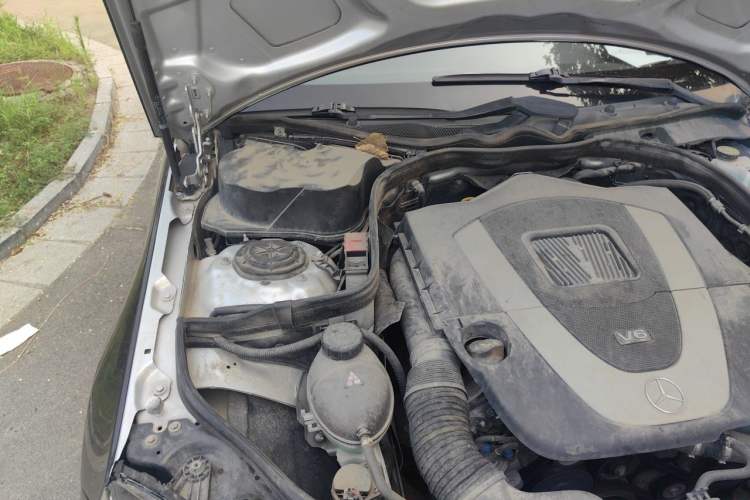 Used Mercedes-Benz E-Class 2010 E 300 L Fashion Model Engine Bay Right