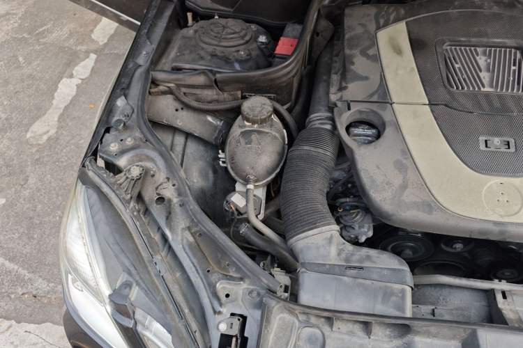 Used Mercedes-Benz E-Class 2010 E 300 L Fashion Model Engine Bay Right